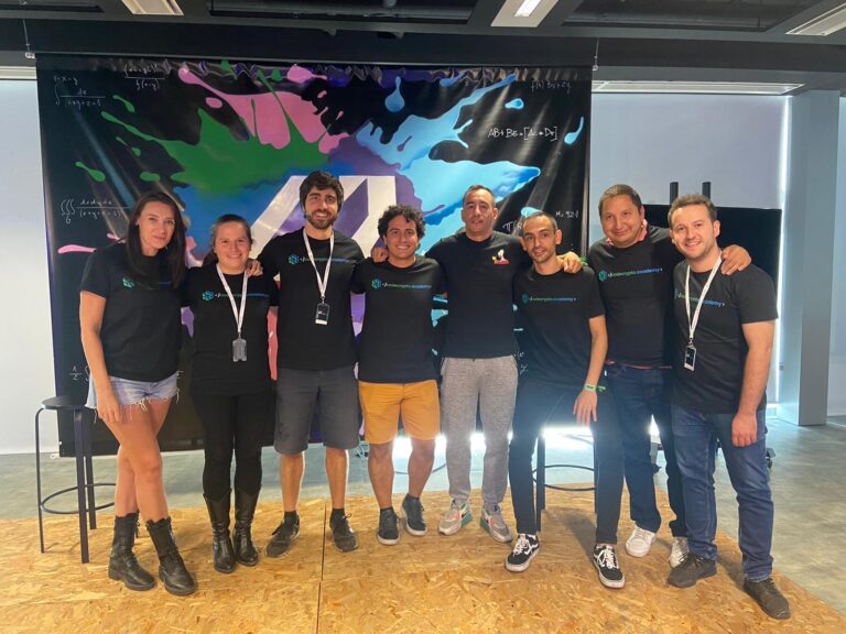 Fotografia de equipo codecrypto en evento Web3